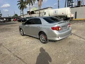 Toyota Corolla 2010 Silver