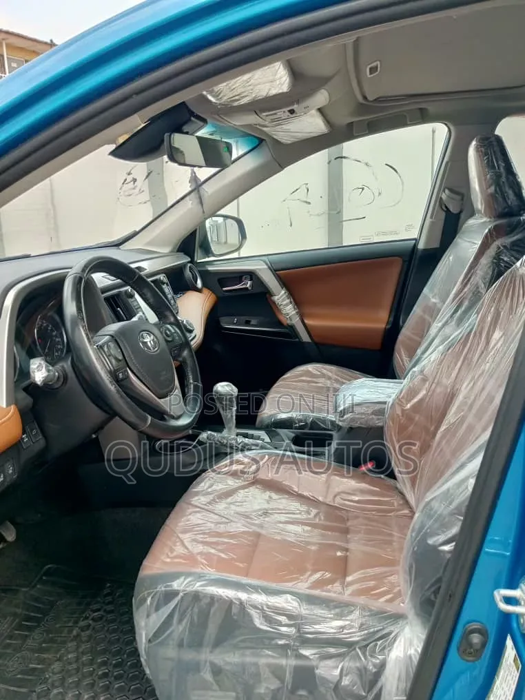 Toyota RAV4 2016 Blue