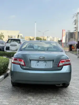 Toyota Camry LE 4dr Sedan (2.5L 4cyl 6A) 2011 Green