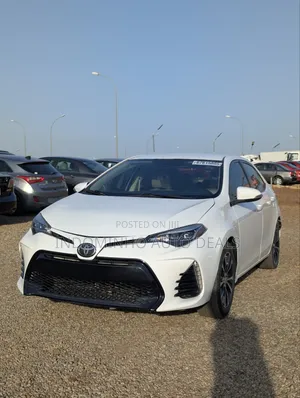 Toyota Corolla SE (1.8L 4cyl 2A) 2018 White