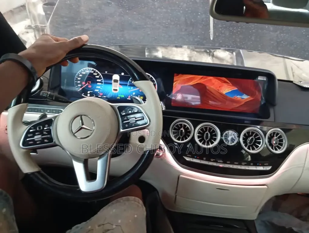 Installed Android Scream With Speedometer for S Class 2010