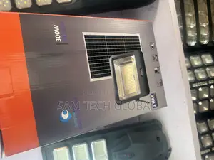Cmontmax 300w Solar Street Light