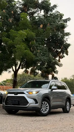 Toyota Highlander XLE AWD 2024 Silver