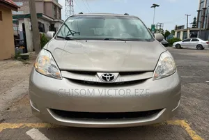 Toyota Sienna XLE 2007 Gold