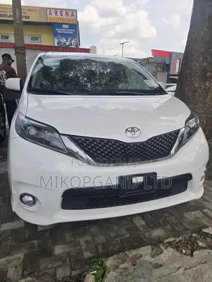 Toyota Sienna SE Premium 8-Passenger 4dr Minivan (3.5L 6cyl 6A) 2015