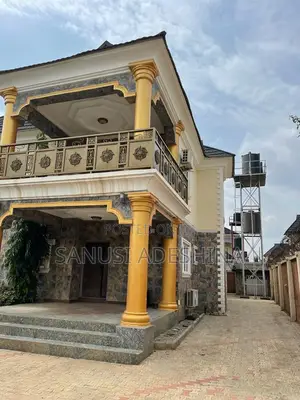 4bdrm Duplex in Supercell Estate for sale