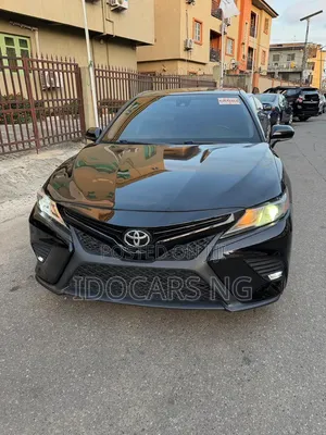 Toyota Camry XLE FWD (2.5L 4cyl 8AM) 2018 Black