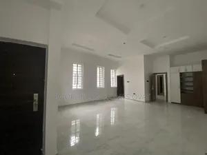 4bdrm Duplex in Harris Drive By Vgc for rent