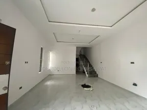 4bdrm Duplex in Harris Drive By Vgc for rent