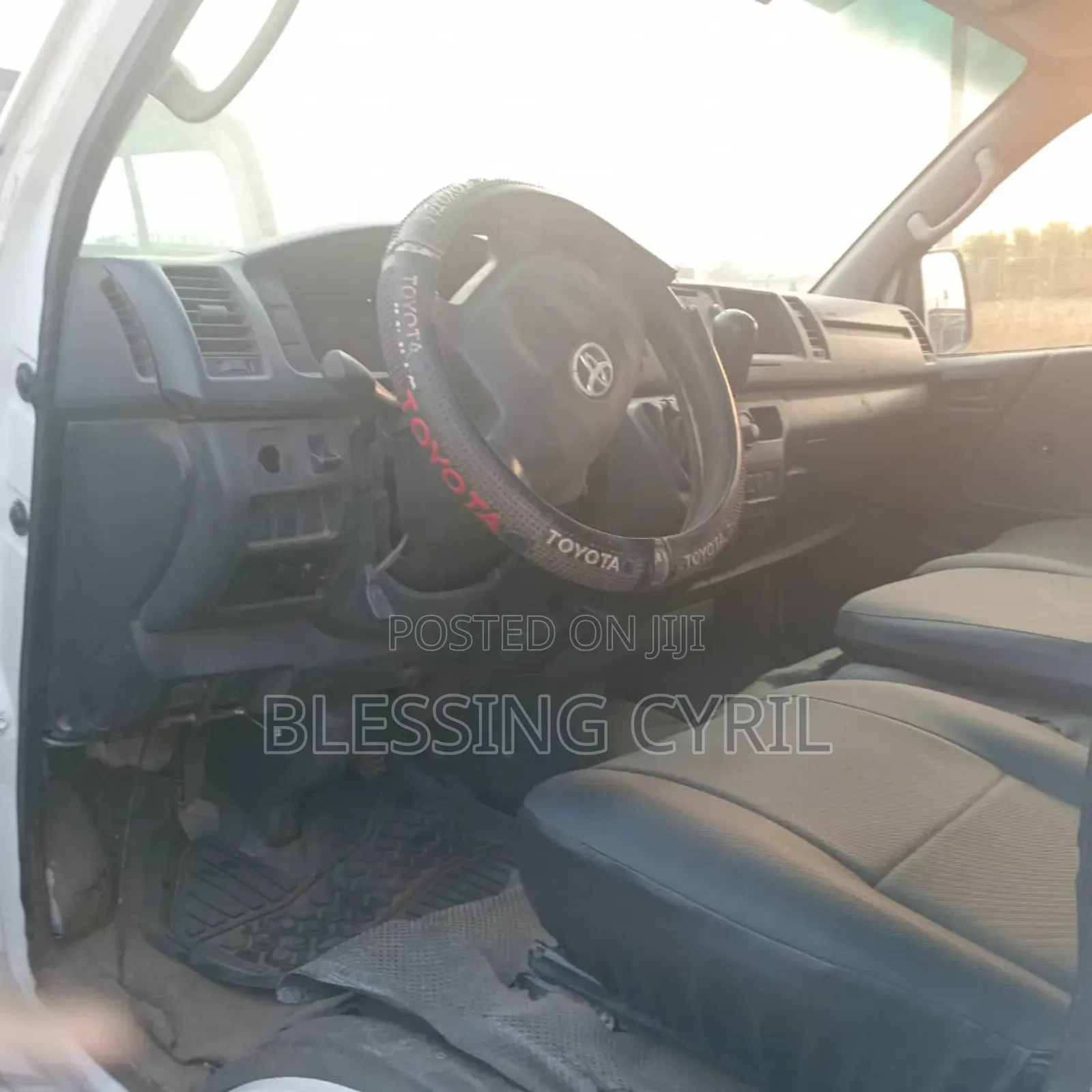 Toyota HiAce 2012 White