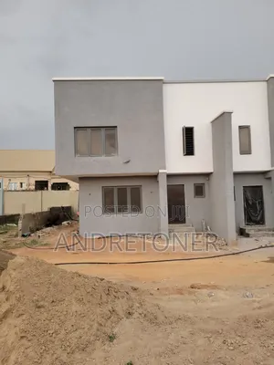 3bdrm Duplex in FHA for sale