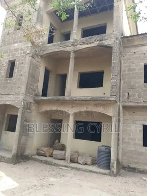 8bdrm House in Standalone Estate, Dei-Dei for sale