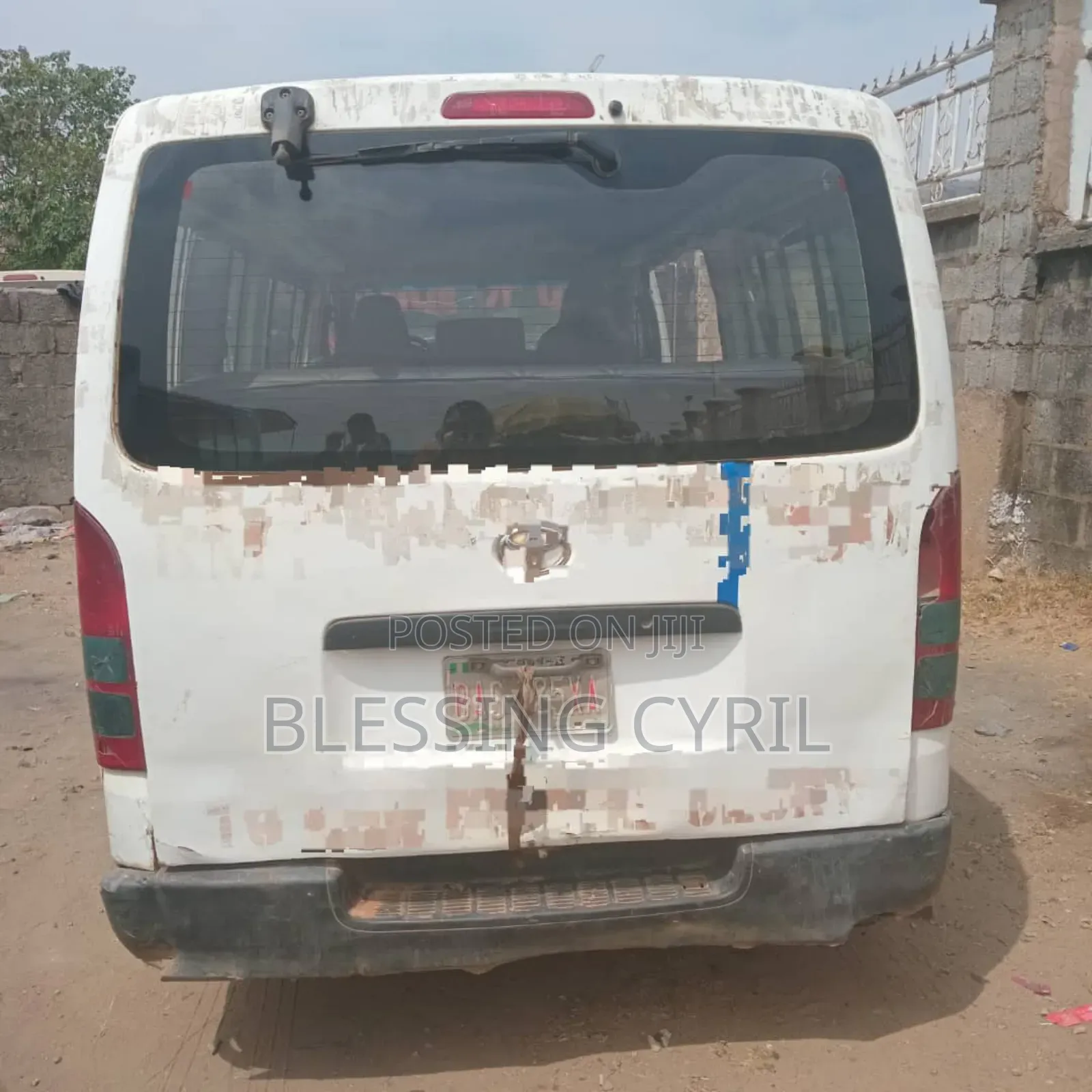 Toyota HiAce 2010 White