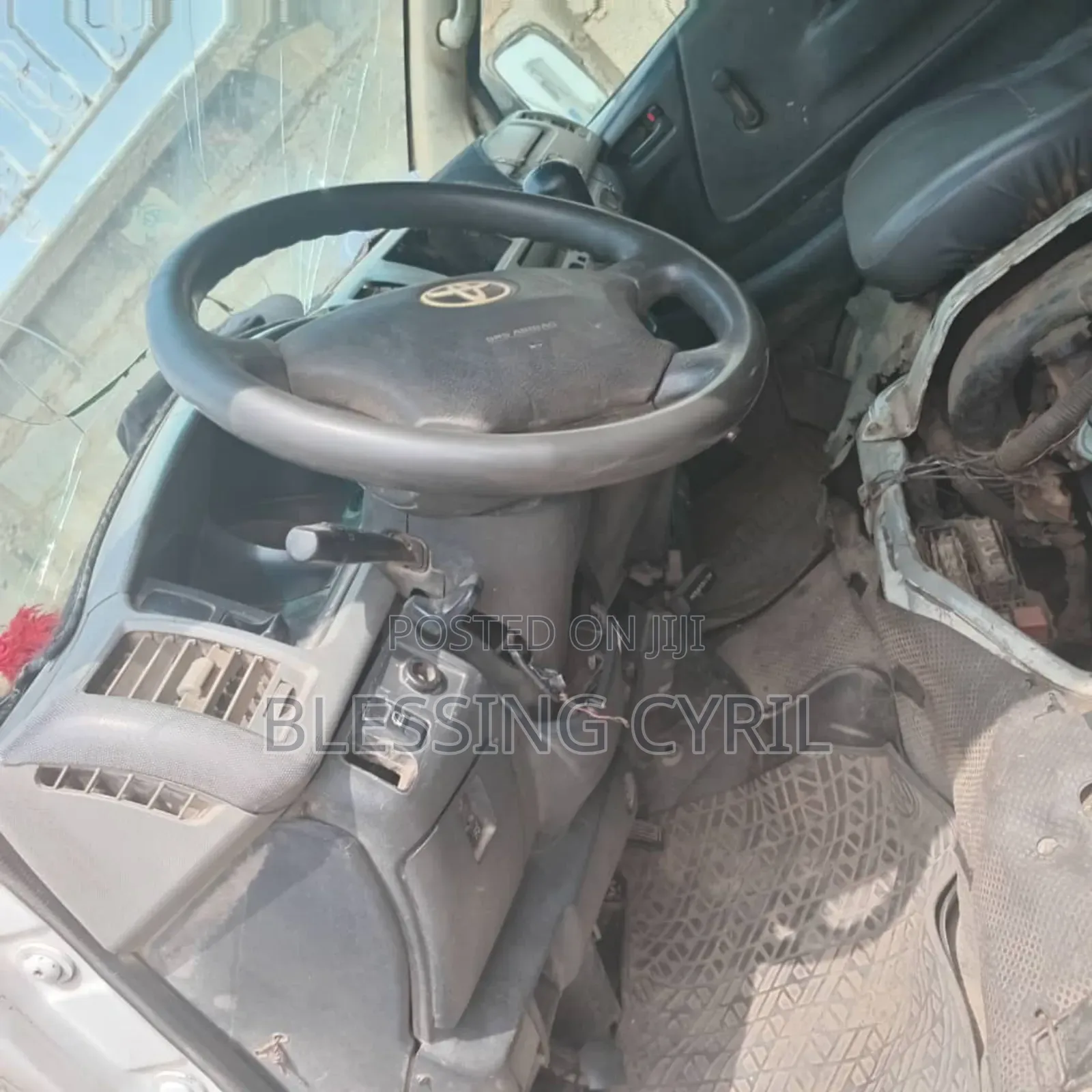 Toyota HiAce 2010 White