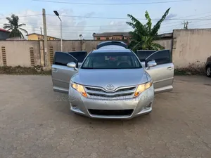 Toyota Venza LE 2010 Silver