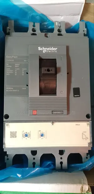Original 630ahms 3pole Schneider CVS McCb Breaker