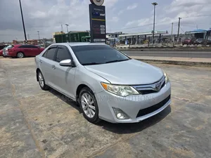Toyota Camry XLE 4dr Sedan (2.5L 4cyl 6A) 2012 Silver