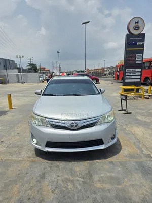 Toyota Camry XLE 4dr Sedan (2.5L 4cyl 6A) 2012 Silver