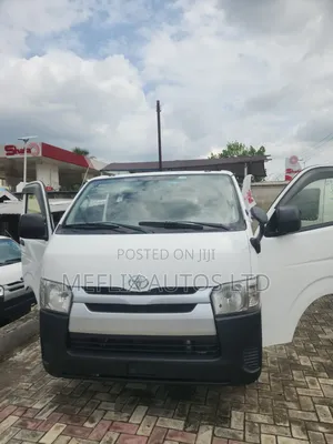 Toyota HiAce 2017 White