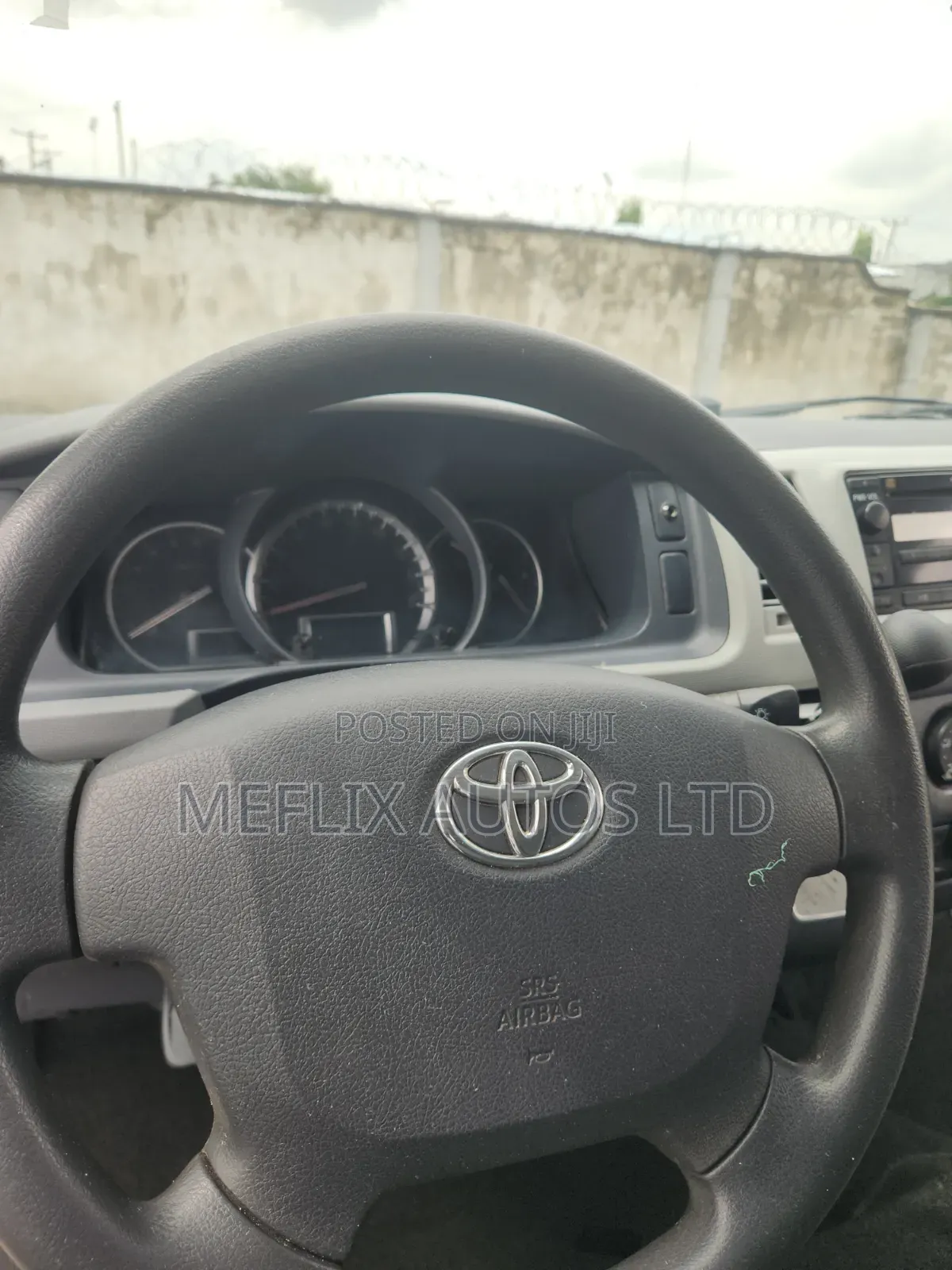 Toyota HiAce 2017 White