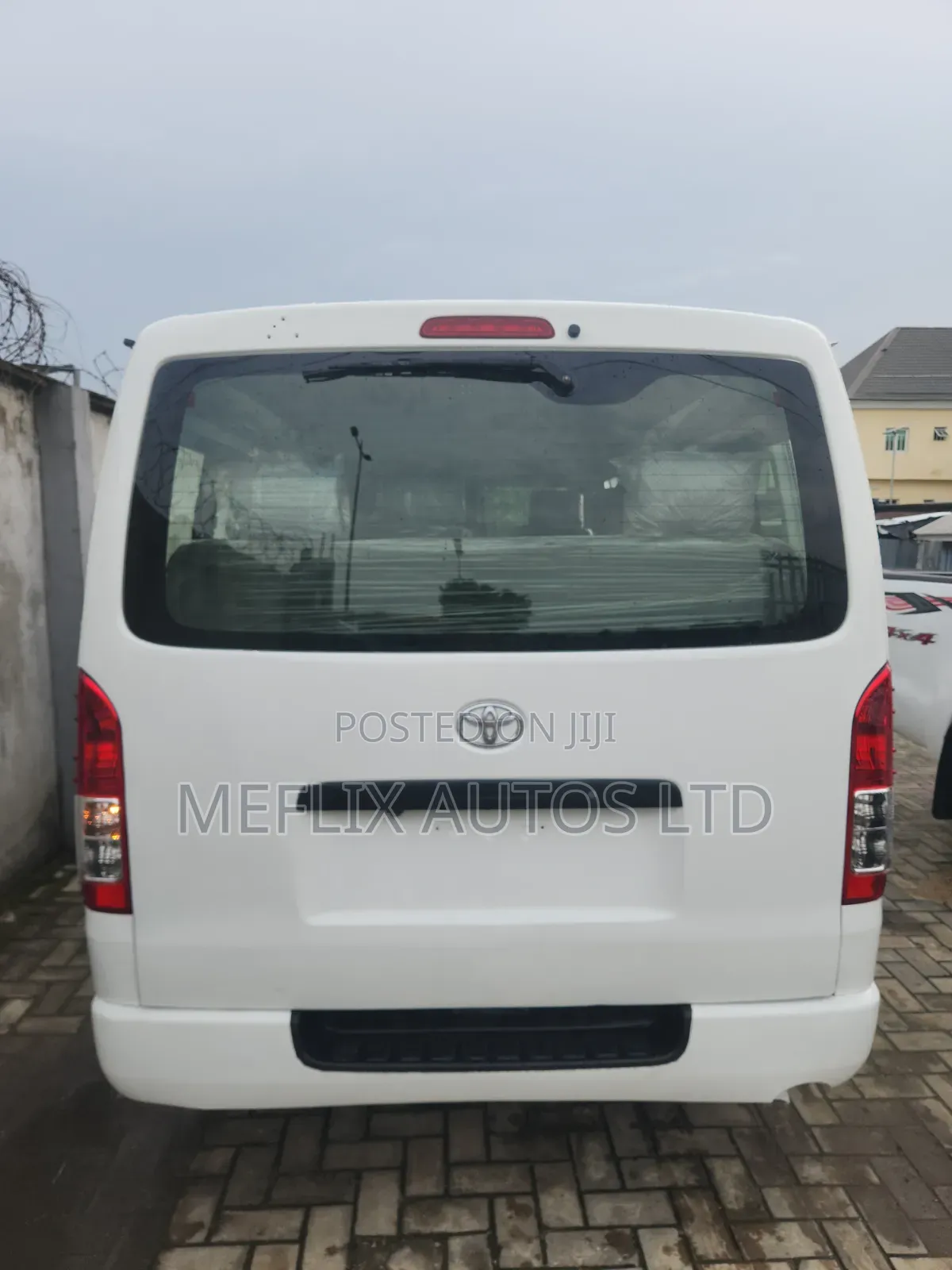 Toyota HiAce 2017 White