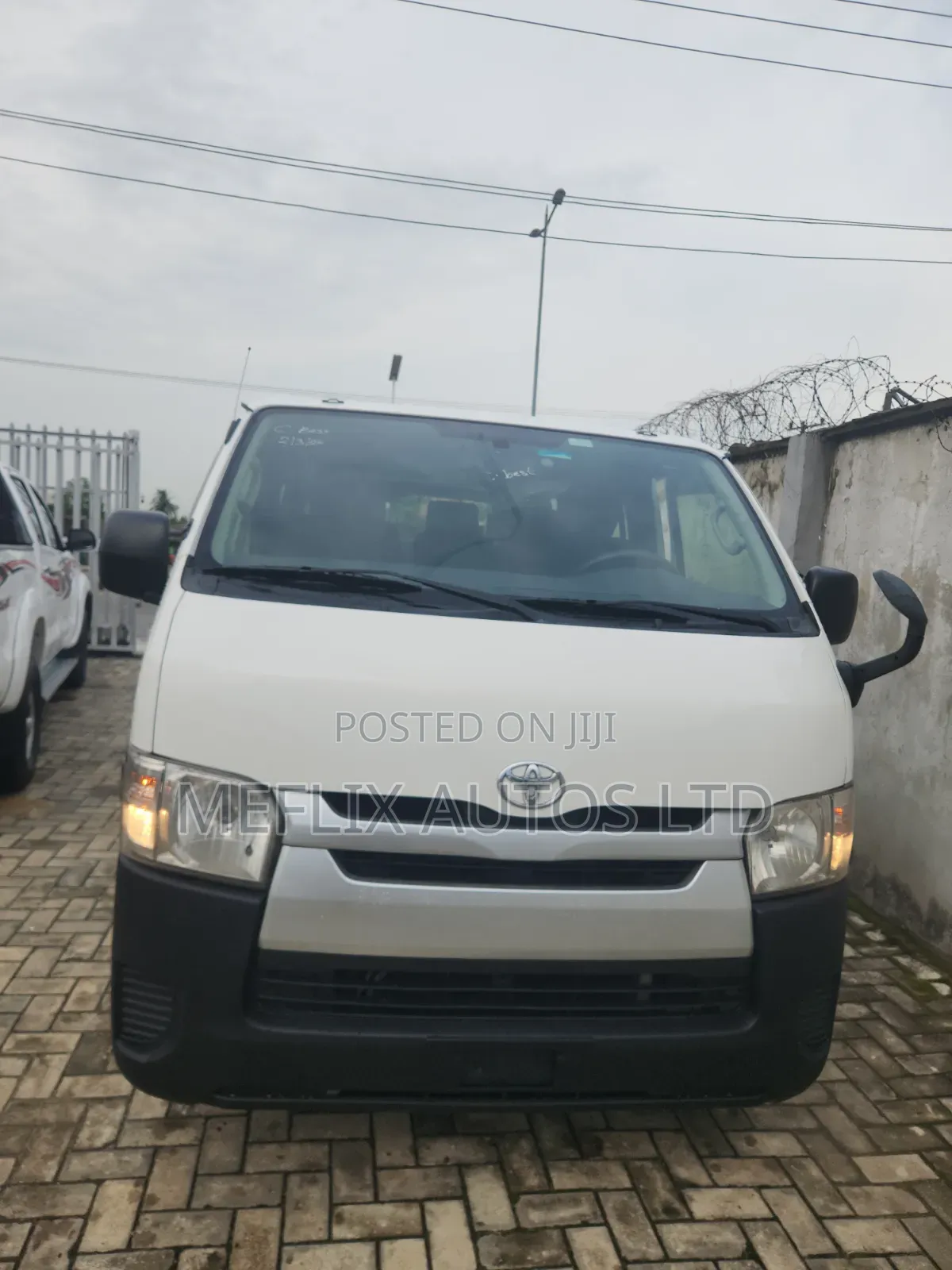 Toyota HiAce 2017 White
