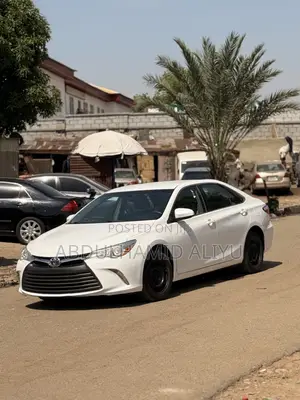 Toyota Camry LE 4dr Sedan (2.5L 4cyl 6A) 2015 White