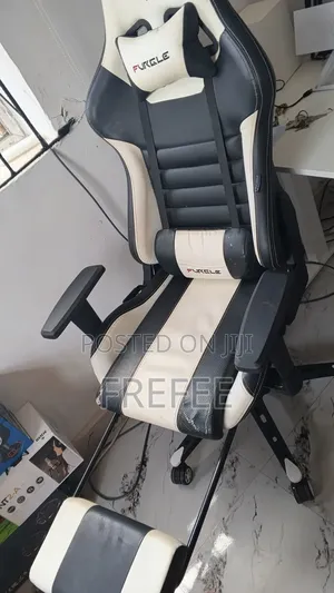 Ergonomic Gaming Chair – Adjustable Comfortable (Clean Condition)