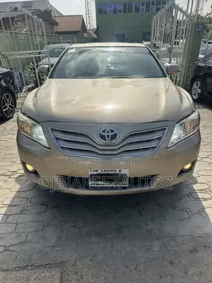 Toyota Camry XLE V6 4dr Sedan (3.5L 6cyl 6AM) 2007 Gold