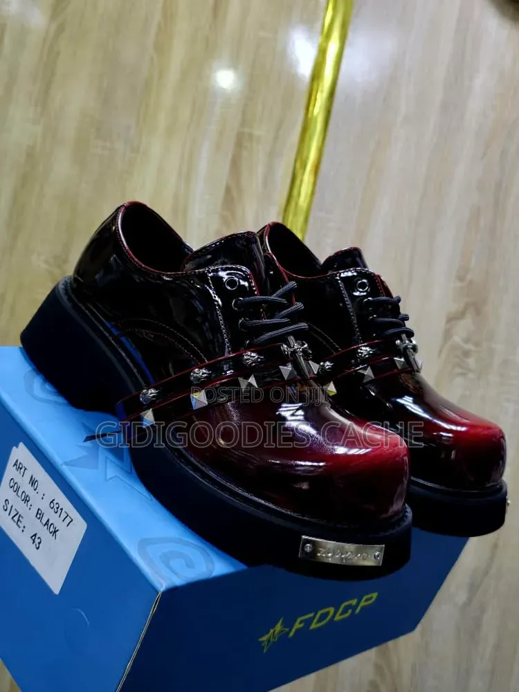 Glossy Ombré Platform Derby Shoes With Studded Strap