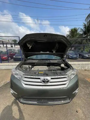 Toyota Highlander Limited 3.5l 4WD 2013 Green