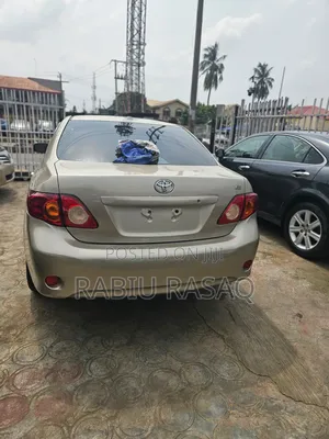 Toyota Corolla 2010 Gold