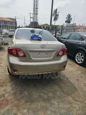 Toyota Corolla 2010 Gold