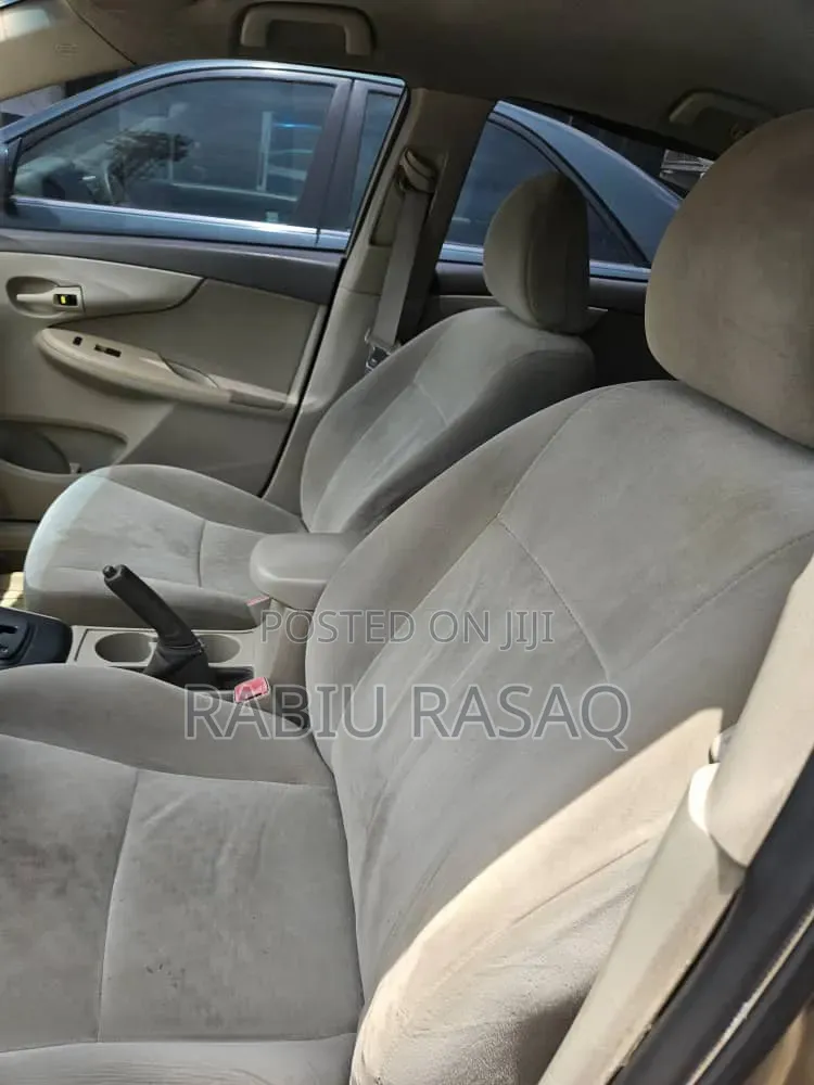 Toyota Corolla 2010 Gold