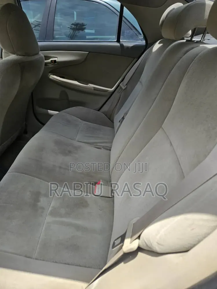 Toyota Corolla 2010 Gold