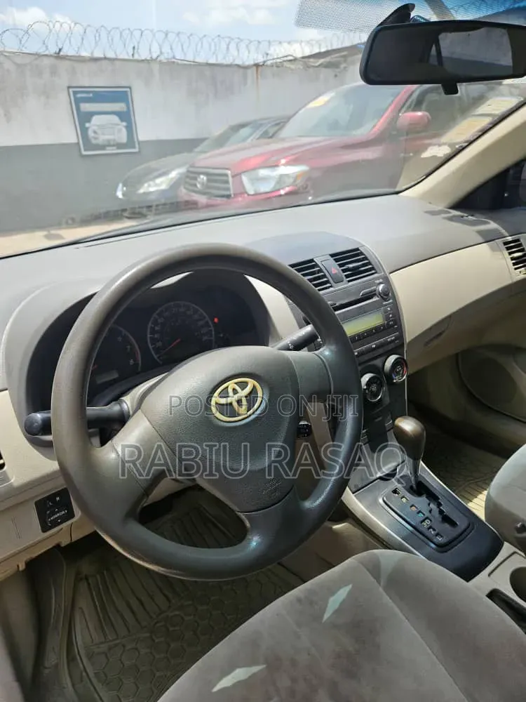 Toyota Corolla 2010 Gold