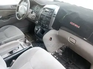 Toyota Sienna LE AWD (3.3L V6 5A) 2004 Silver