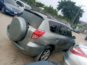 Toyota RAV4 V6 2009 Gray