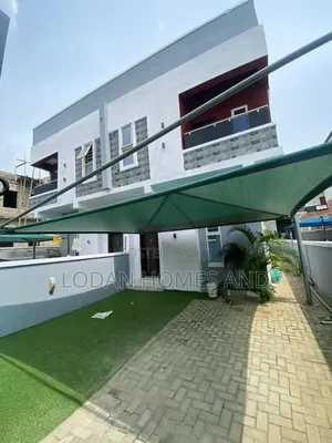 5bdrm Duplex in Villa Estate, Lekki Expressway for sale