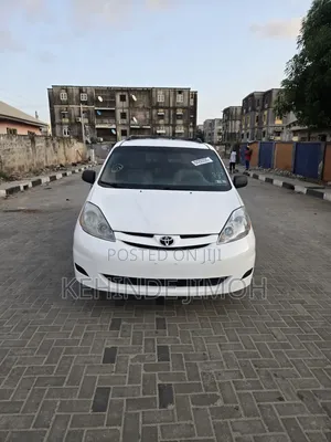 Toyota Sienna LE 4WD 2007 White