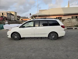 Toyota Sienna LE 4WD 2007 White