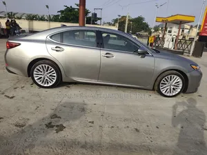 Lexus ES 350 FWD 2016
