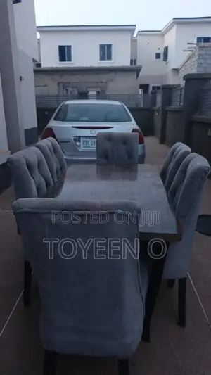 Dinnibg Table and 6 Chairs