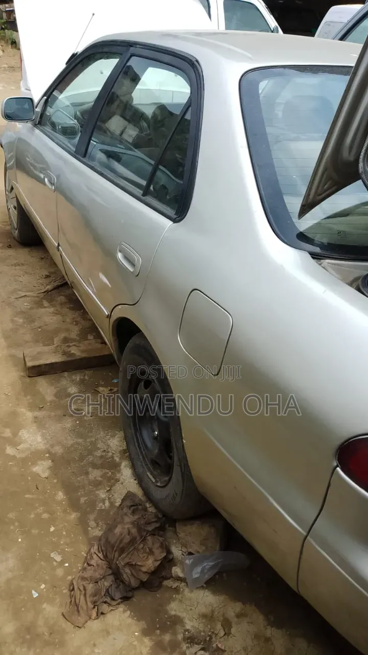 Toyota Corolla 2000 Silver