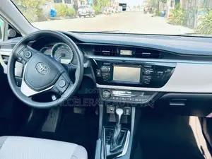 Toyota Corolla LE Eco Premium 4dr Sedan (1.8L 4cyl CVT) 2014 Silver