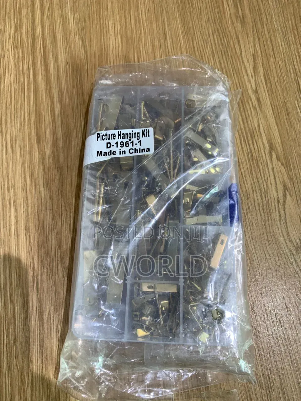Assorted Gold Picture Hanging Hardware Kit