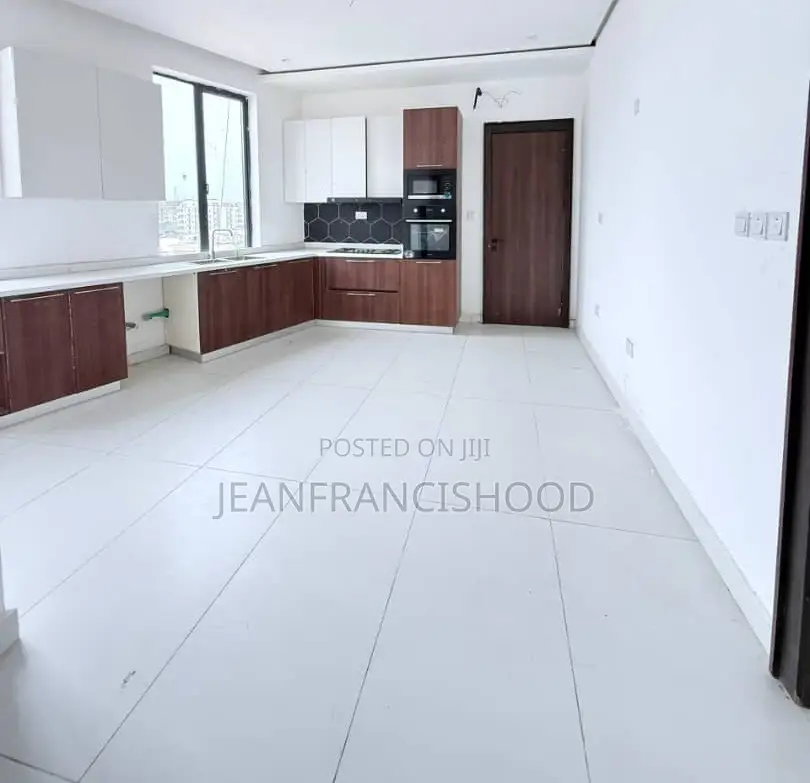 4bdrm Maisonette in 1004 for Sale