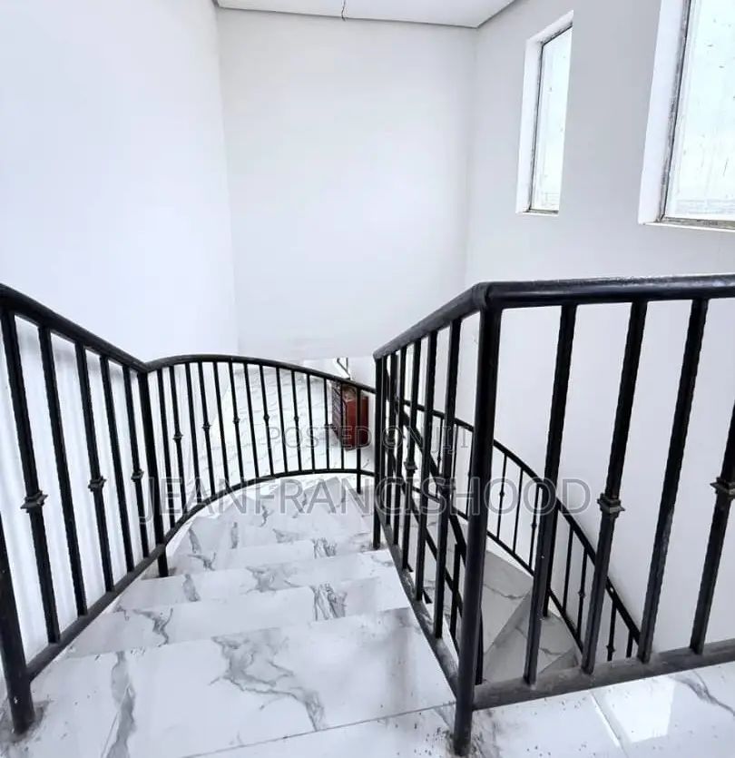4bdrm Maisonette in 1004 for Sale
