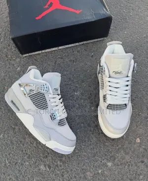 Air Jordan 4 Sneaker