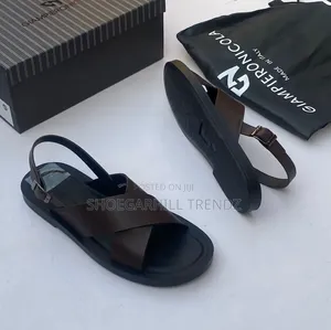 Men Crisscross Leather Palm Sandals